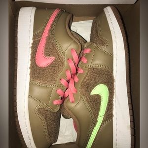 Air Jordan 1 low fuzzy